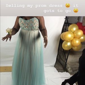 My PROM DRESS !!